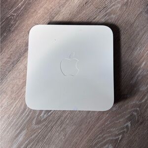 Apple Wireless Router - White